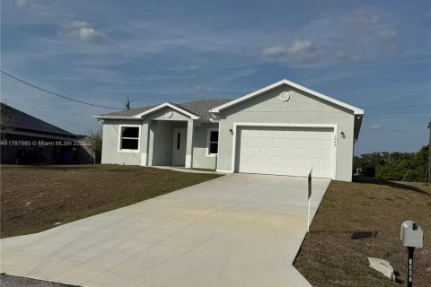 House in LaBelle, Florida 3 bedrooms, 155.43 sq.m. № 1736067 - photo 1