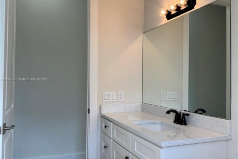 House in LaBelle, Florida 3 bedrooms, 155.43 sq.m. № 1736067 - photo 23
