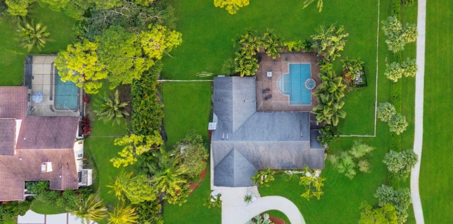 House in Boynton Beach, Florida 4 bedrooms, 256.97 sq.m. № 945131