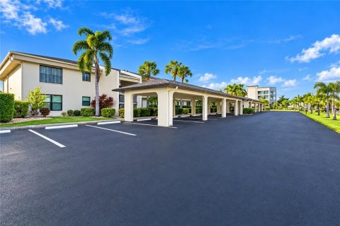 Copropriété à vendre à Punta Gorda, Floride: 2 chambres, 103.21 m2 № 2433335 - photo 2