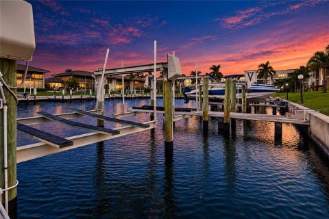 Copropriété à vendre à Punta Gorda, Floride: 2 chambres, 103.21 m2 № 2433335 - photo 24
