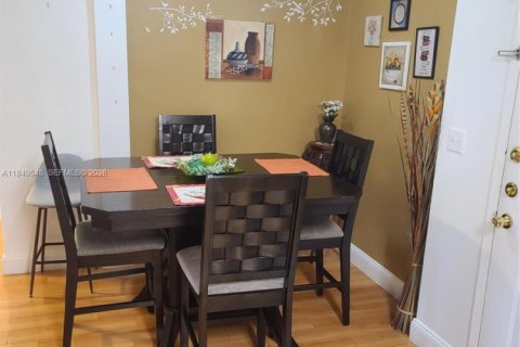 Condominio en venta en Cutler Bay, Florida, 2 dormitorios, 75.16 m2 № 2008522 - foto 6