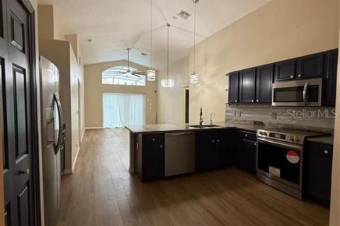 House in Davenport, Florida 5 bedrooms, 180.23 sq.m. № 1911400 - photo 12