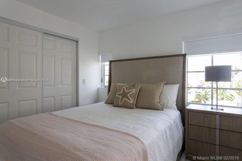 Condo in Miami Beach, Florida, 2 bedrooms  № 1867120 - photo 11