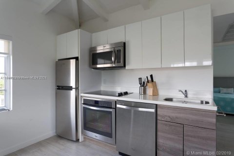 Condo in Miami Beach, Florida, 2 bedrooms  № 1867120 - photo 6