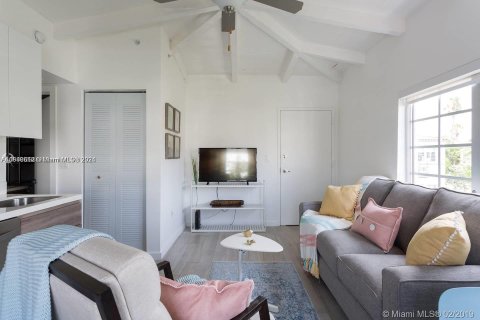 Condo in Miami Beach, Florida, 2 bedrooms  № 1867120 - photo 9