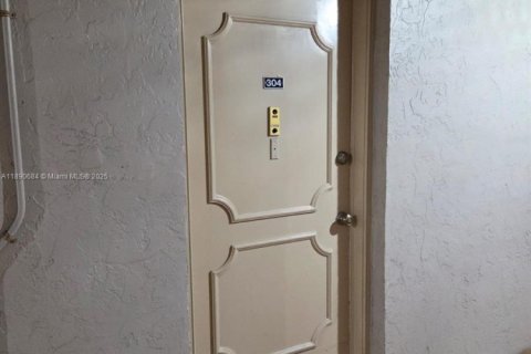 Купить кондоминиум в Тамарак, Флорида 2 спальни, 80.36м2, № 1944591 - фото 26