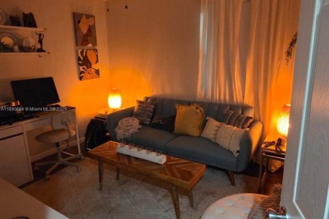 Купить кондоминиум в Тамарак, Флорида 2 спальни, 80.36м2, № 1944591 - фото 13