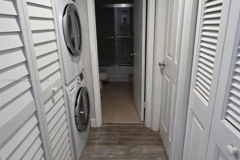 Купить кондоминиум в Тамарак, Флорида 2 спальни, 80.36м2, № 1944591 - фото 6