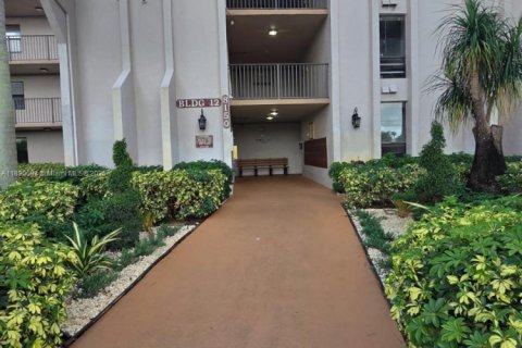 Купить кондоминиум в Тамарак, Флорида 2 спальни, 80.36м2, № 1944591 - фото 8