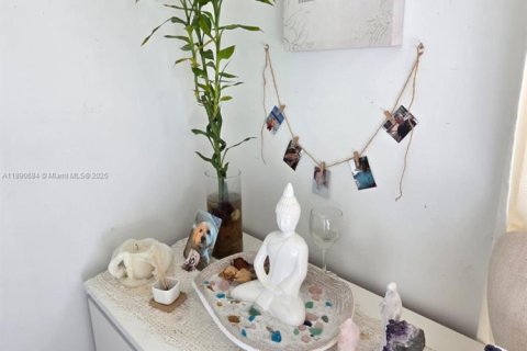 Купить кондоминиум в Тамарак, Флорида 2 спальни, 80.36м2, № 1944591 - фото 10