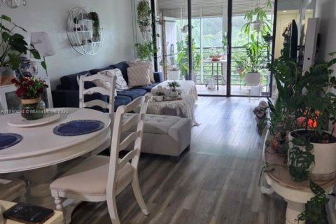 Купить кондоминиум в Тамарак, Флорида 2 спальни, 80.36м2, № 1944591 - фото 16