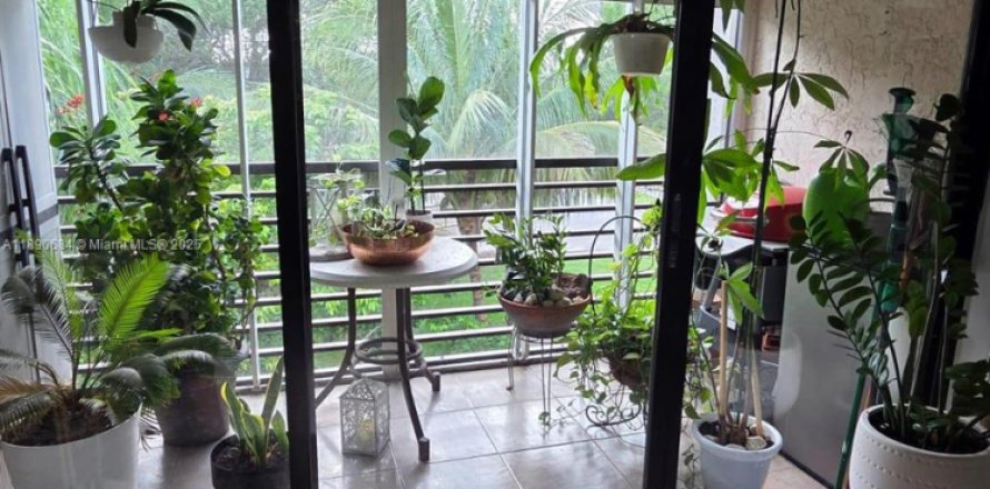 Кондоминиум с 2 спальнями в Тамарак, Флорида № 1944591