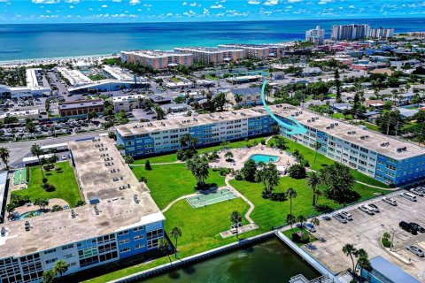 Condo à Saint Pete Beach, Floride, 1 chambre № 2354317
