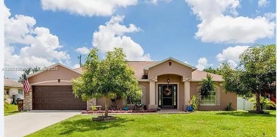 Дом в Кейп-Корал, Флорида 4 спальни, 185.15м2 № 2066612