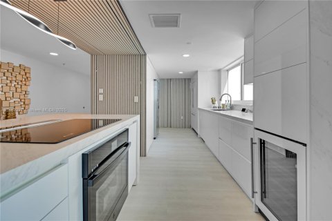Condo in Miami, Florida, 3 bedrooms  № 1933000 - photo 11
