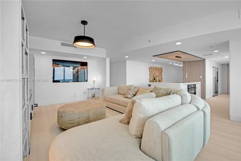 Condo in Miami, Florida, 3 bedrooms  № 1933000 - photo 6