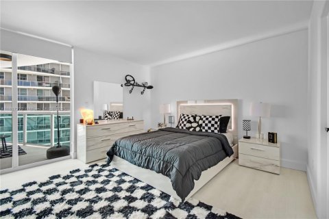 Condominio en venta en Miami, Florida, 3 dormitorios, 203.36 m2 № 1933000 - foto 25