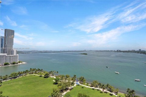 Condo in Miami, Florida, 3 bedrooms  № 1933000 - photo 2