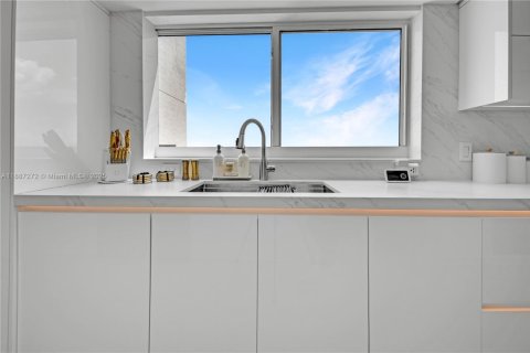 Condo in Miami, Florida, 3 bedrooms  № 1933000 - photo 14