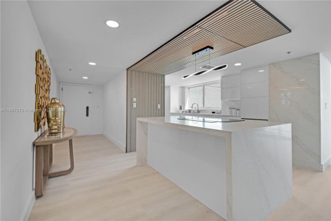 Condominio en venta en Miami, Florida, 3 dormitorios, 203.36 m2 № 1933000 - foto 10