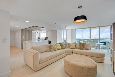 Condo in Miami, Florida, 3 bedrooms  № 1933000 - photo 7