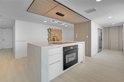 Condo in Miami, Florida, 3 bedrooms  № 1933000 - photo 12