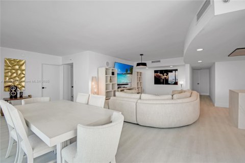 Condo in Miami, Florida, 3 bedrooms  № 1933000 - photo 9