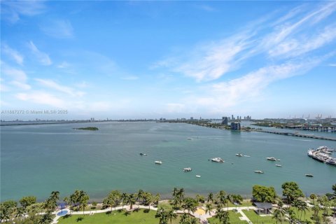 Condo in Miami, Florida, 3 bedrooms  № 1933000 - photo 30