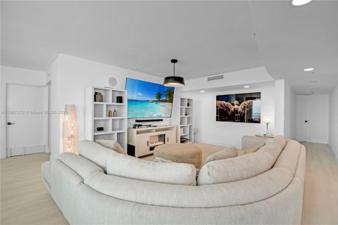 Condominio en venta en Miami, Florida, 3 dormitorios, 203.36 m2 № 1933000 - foto 4