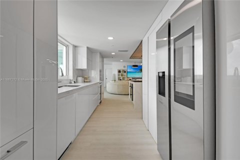 Condominio en venta en Miami, Florida, 3 dormitorios, 203.36 m2 № 1933000 - foto 16