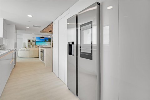 Condominio en venta en Miami, Florida, 3 dormitorios, 203.36 m2 № 1933000 - foto 15