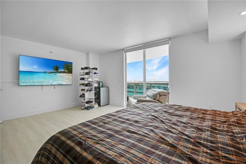 Condo in Miami, Florida, 3 bedrooms  № 1933000 - photo 19