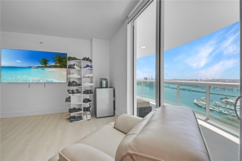 Condo in Miami, Florida, 3 bedrooms  № 1933000 - photo 20