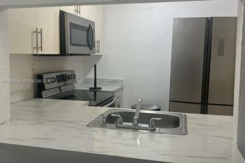 Кондоминиум с 1 спальней в Майами, Флорида № 2048161