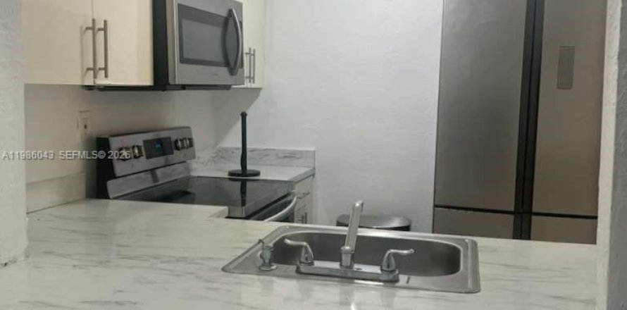 Condo in Miami, Florida, 1 bedroom  № 2048161