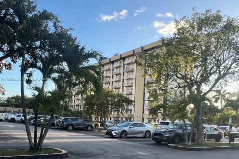 Condo in Miami, Florida, 1 bedroom  № 2048161 - photo 7