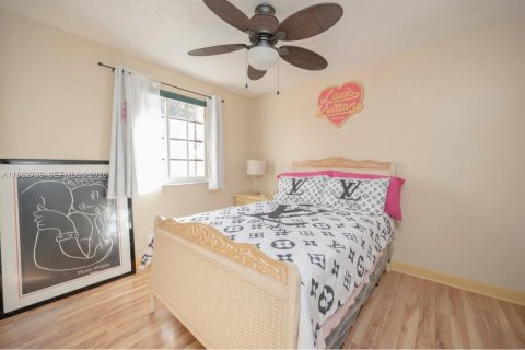 House in Plantation, Florida 3 bedrooms, 161.65 sq.m. № 2027239 - photo 11