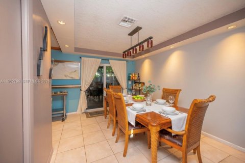 House in Plantation, Florida 3 bedrooms, 161.65 sq.m. № 2027239 - photo 7