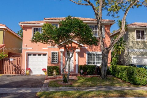 House in Plantation, Florida 3 bedrooms, 161.65 sq.m. № 2027239