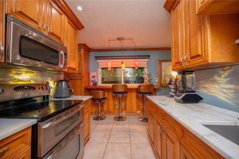 House in Plantation, Florida 3 bedrooms, 161.65 sq.m. № 2027239 - photo 8