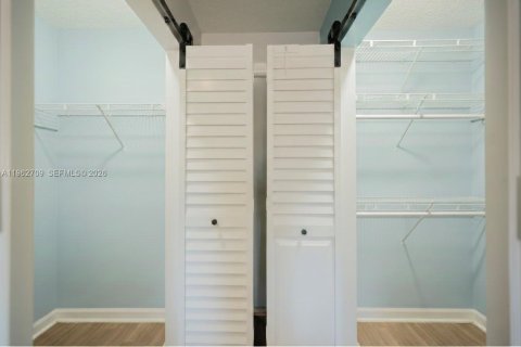 House in Plantation, Florida 3 bedrooms, 161.65 sq.m. № 2027239 - photo 5