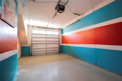 House in Plantation, Florida 3 bedrooms, 161.65 sq.m. № 2027239 - photo 15