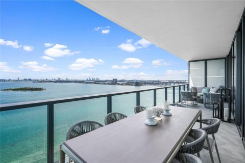 Condominio en venta en Miami, Florida, 3 dormitorios, 254.83 m2 № 1700174 - foto 12