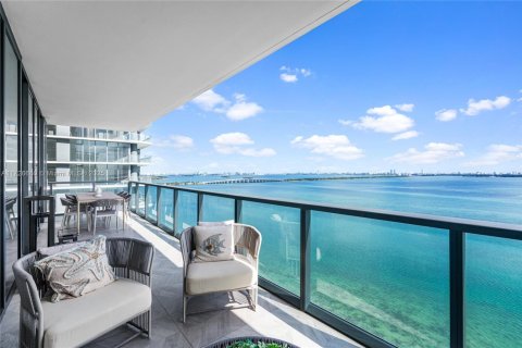 Condominio en venta en Miami, Florida, 3 dormitorios, 254.83 m2 № 1700174 - foto 13