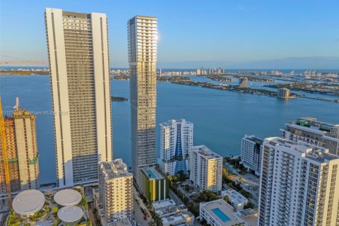 Condominio en venta en Miami, Florida, 3 dormitorios, 254.83 m2 № 1700174 - foto 22