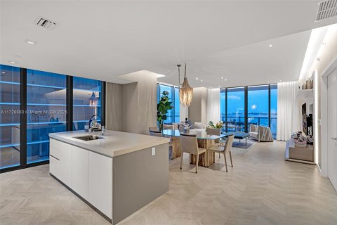 Condominio en venta en Miami, Florida, 3 dormitorios, 254.83 m2 № 1700174 - foto 7