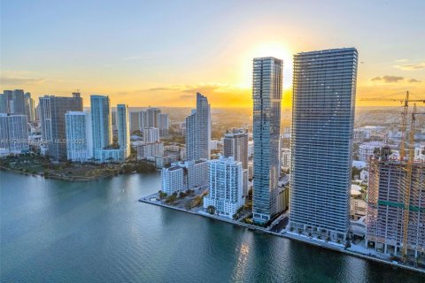 Condominio en venta en Miami, Florida, 3 dormitorios, 254.83 m2 № 1700174 - foto 6