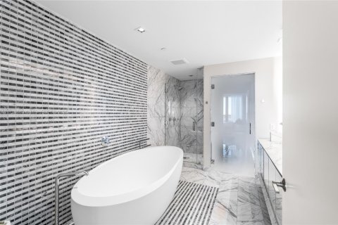 Condominio en venta en Miami, Florida, 3 dormitorios, 254.83 m2 № 1700174 - foto 16