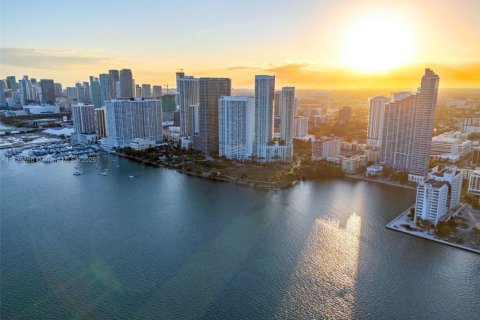Condominio en venta en Miami, Florida, 3 dormitorios, 254.83 m2 № 1700174 - foto 4